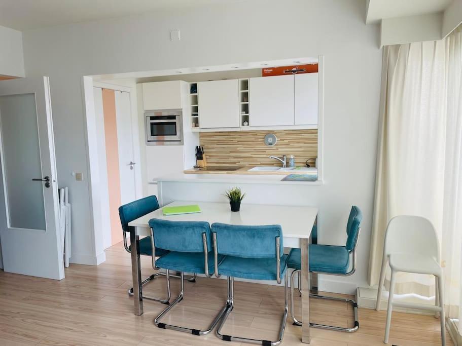 Familial, Lumineux Avec Parking & Terrasse * Ostende